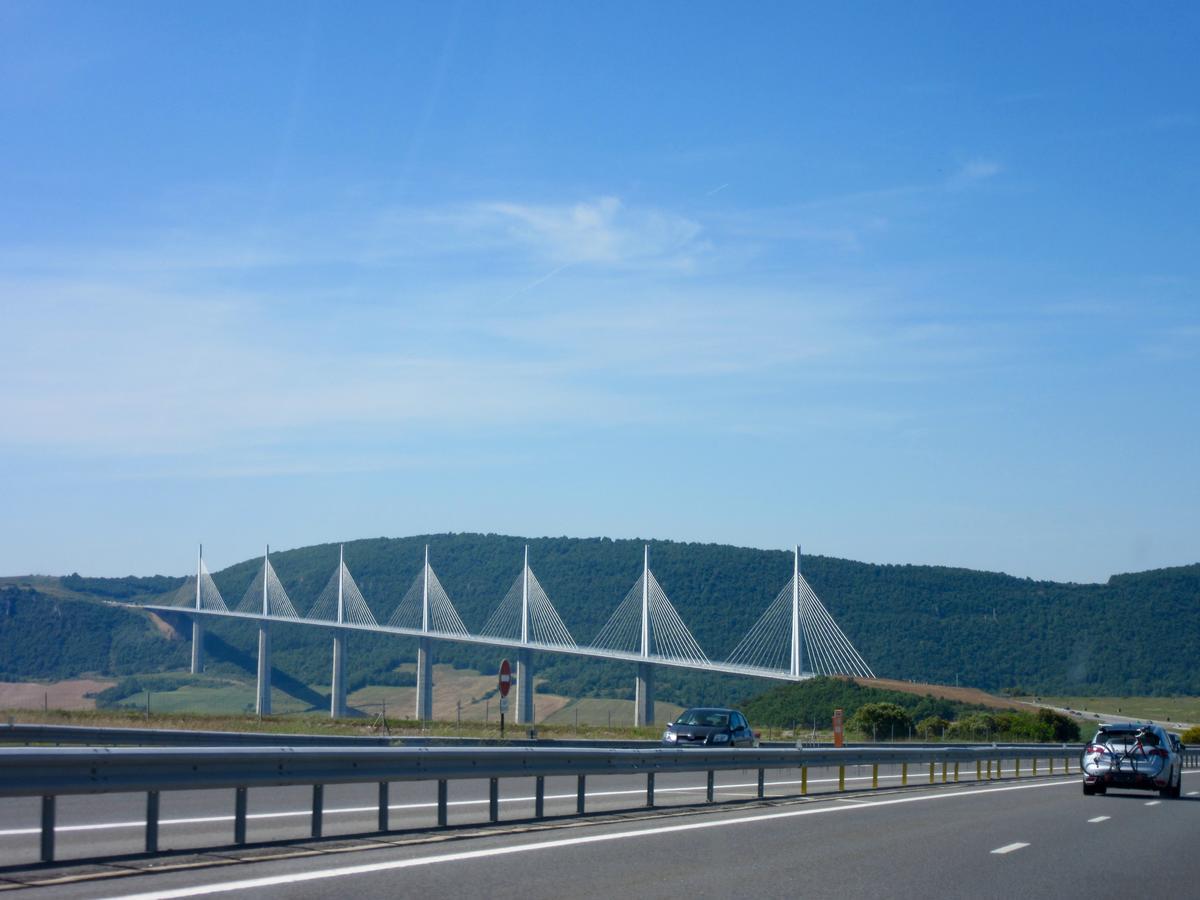 Logis Hotel Des Causses Millau Exterior photo
