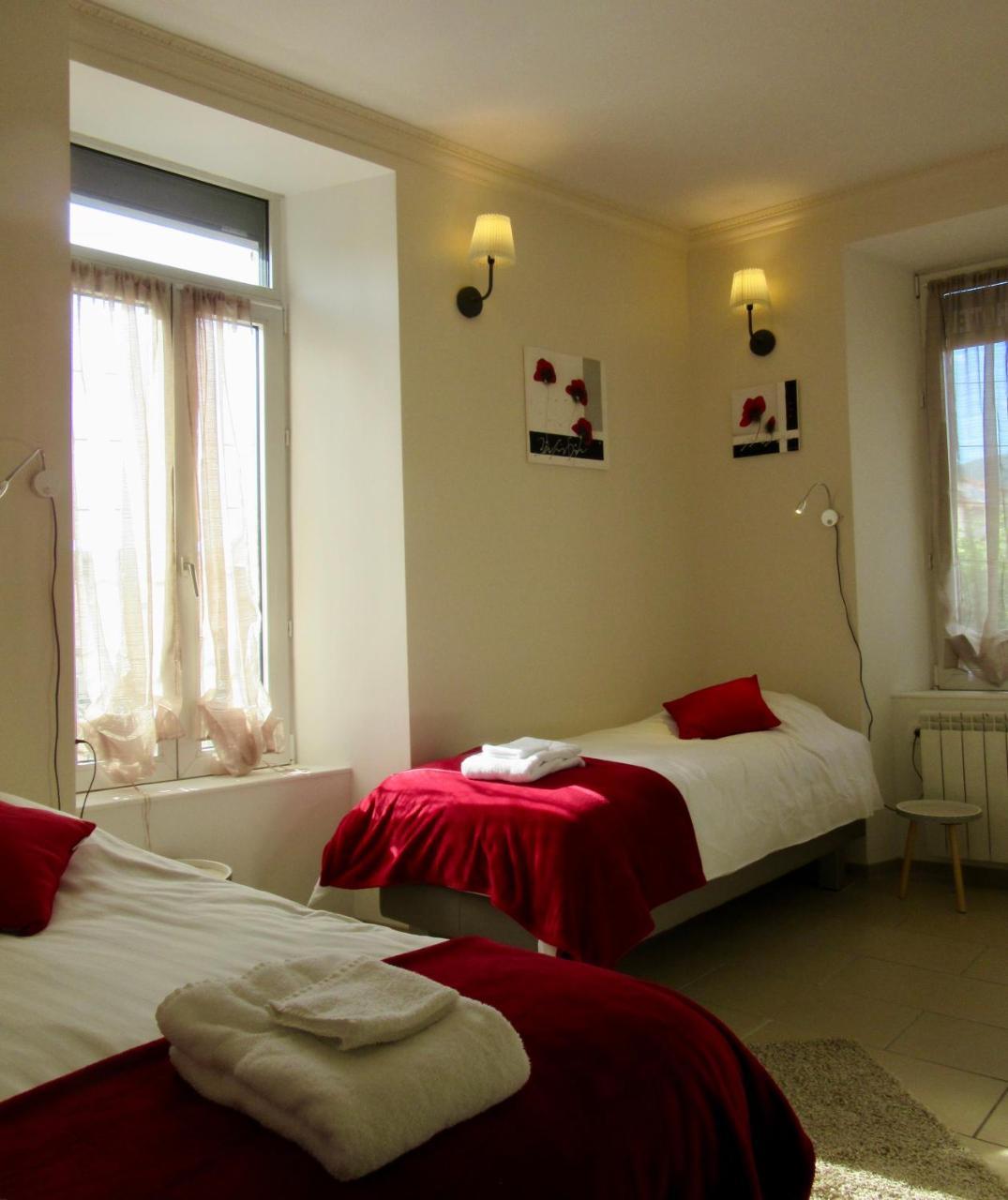 Logis Hotel Des Causses Millau Exterior photo